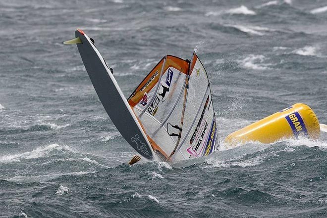 Steve Allen reaches out - 2009 Gran Canaria PWA Grand Slam - Day 7 ©  John Carter / PWA http://www.pwaworldtour.com